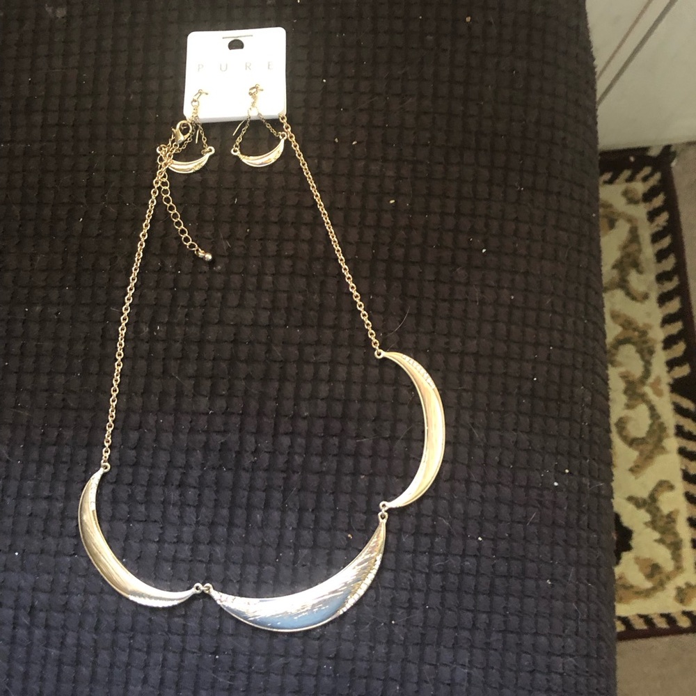 4-sale Pure Scalloped Costume Jewelry Set- 662 $25 or $20 w/offer